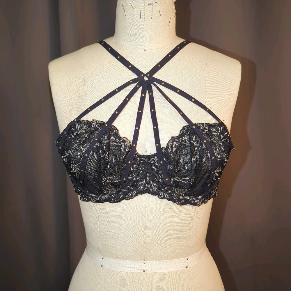 😍Adore Me Strappy Black & Gold lace bra